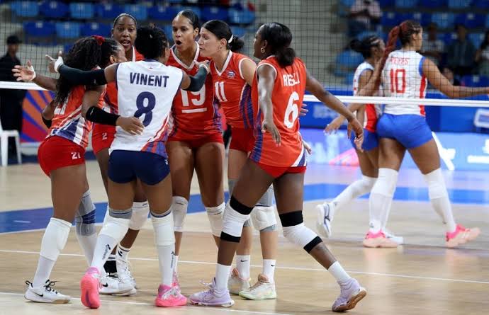 La selección de voleibol femenino de Cuba se prepara en el país para el Campeonato Continental que inicia el próximo día 21