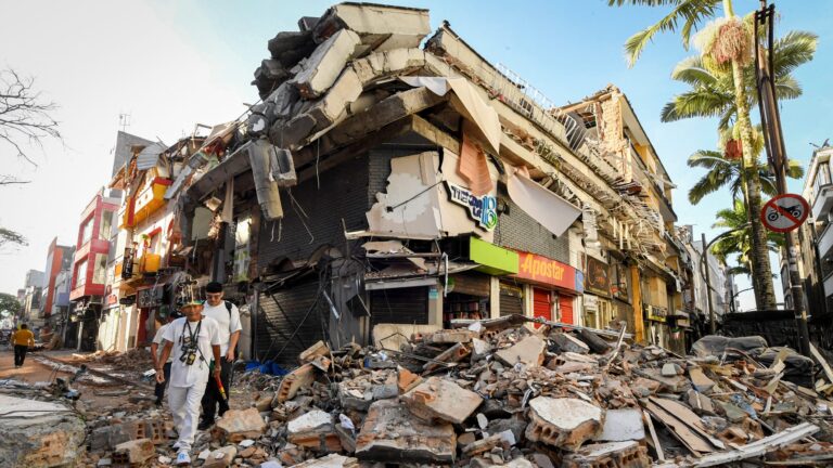 Terremoto en Colombia deja 321 muertos y más de 257 desaparecidos