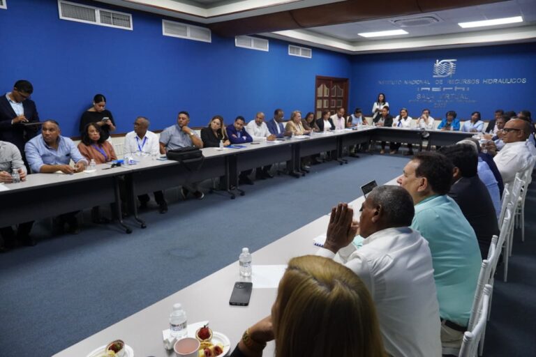 INDRHI presenta a autoridades de la región Suroeste los diseños de las obras complementarias de la presa Montegrande