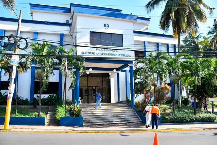 Regidores de SDO piden cambio de la Contralora tras cuestionamientos a compensación vehicular de RD$60 mil