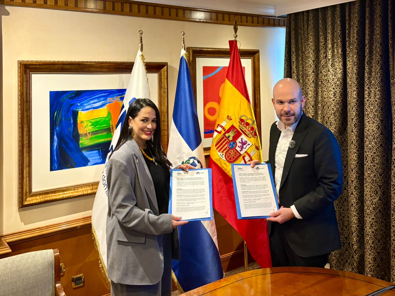 INDEX y WLO suscriben acuerdo para ampliar oportunidades de formación de dominicanos en el exterior