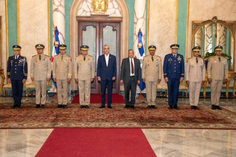 Presidente Abinader toma juramento a nuevos comandantes del Ejército y la Fuerza Aérea y al director de la Policía Nacional