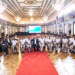 Presidente Abinader se reúne con 53 estudiantes sordos que completaron su formación en Inteligencia Artificial