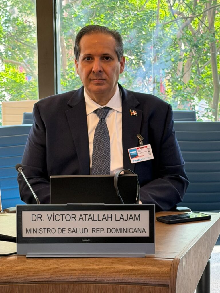 Víctor Atallah presenta en Washington los avances que posicionan a RD como referente regional en salud