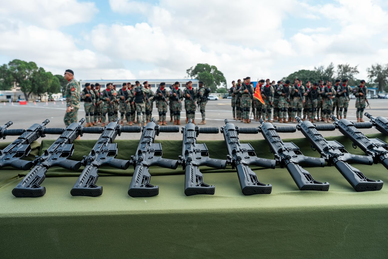 Ministerio de Defensa fortalece capacidades de la Armada y la Fuerza Aérea con entrega de equipos militares y uniformes