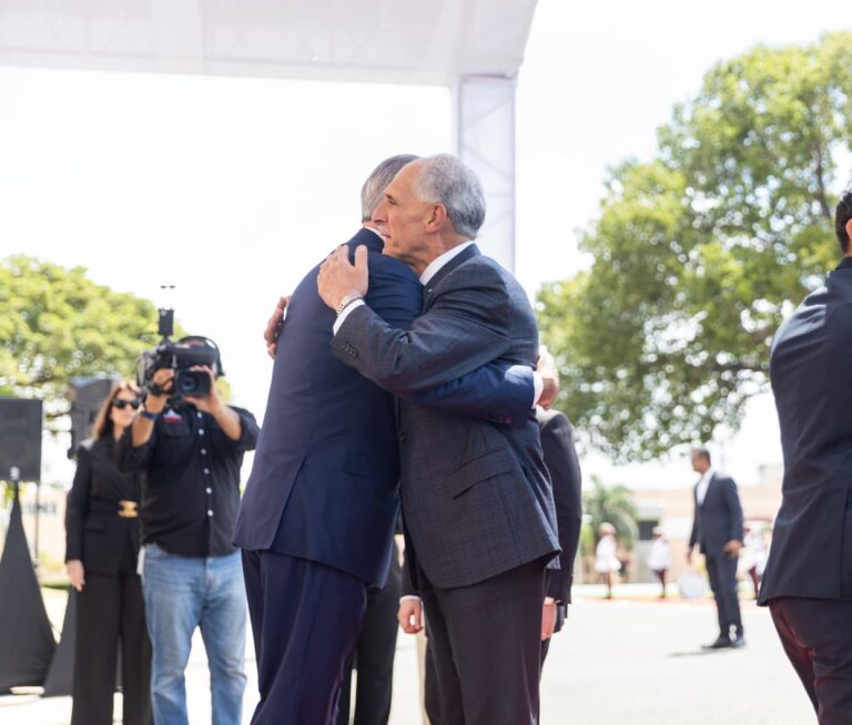Presidente Abinader recibe en el Palacio Nacional al presidente de Honduras Nasry Asfura Zablah