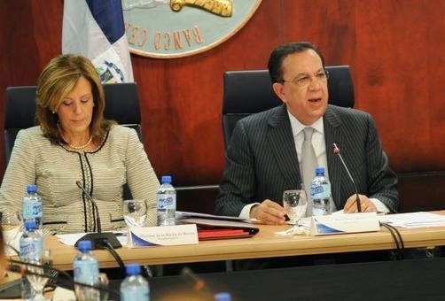 Presidente Abinader confirma a Héctor Valdez Albizu y Clarissa de la Rocha al frente del Banco Central