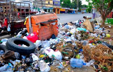 Residentes de Los Cocos en Pedro Brand denuncian cúmulo de basura y dicen sentirse "huérfanos" de las autoridades