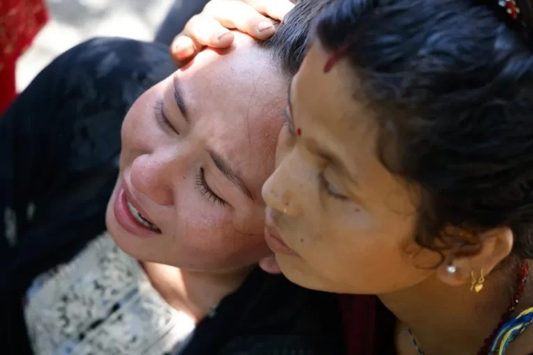 El dalái lama reza «por todos los que han perdido la vida» en la riada de Nepal y Tíbet