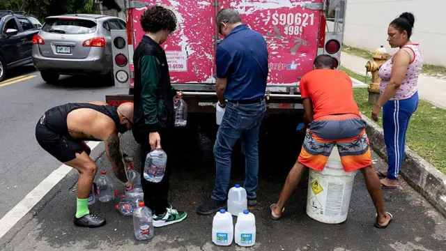 Crece malestar en Puerto Rico por crisis de servicios de agua