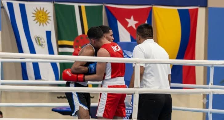 Boxeador nicaragüense descalificado tras morder a rival dominicano
