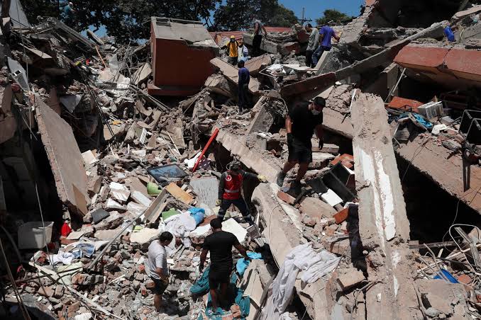 Aumenta a 111 la cifra de muertos por terremoto en Colombia