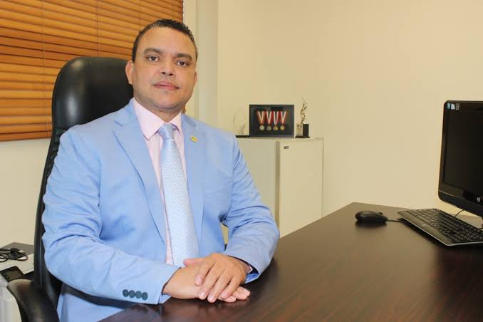 SNS rechaza crisis de desempleo en sector salud y destaca superproducción de médicos