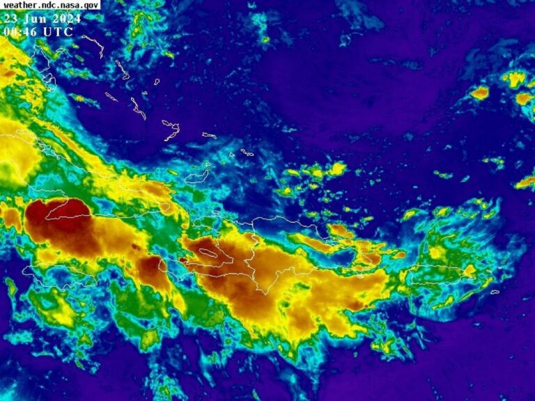 El DN y 10 provincias son colocadas en alerta por lluvias que se esperan por onda tropical, también recomiendan a embarcaciones mantenerse en puertos