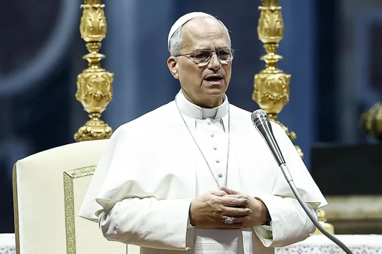 El papa insta a situar en el centro la protección de los migrantes menores de edad