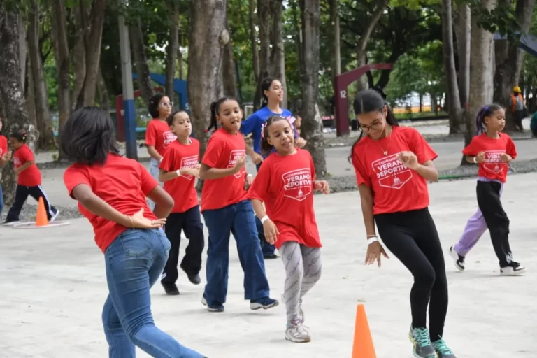 El Ministerio de Deportes y Recreación inauguró el campamento infantil de verano para hijos y nietos de los empleados de la institución