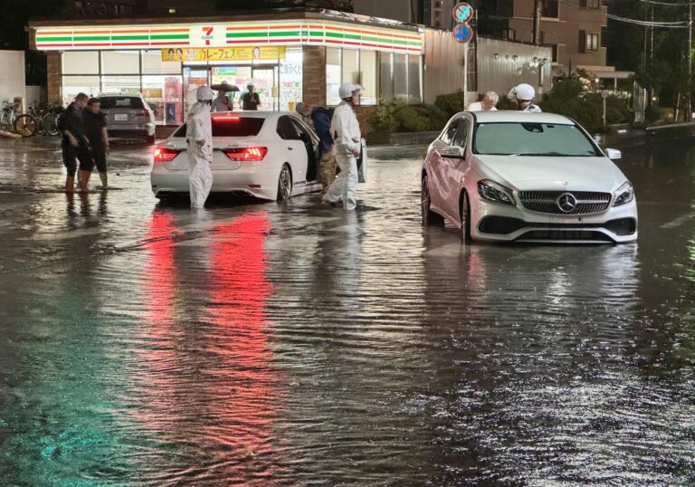 Aumentan a ocho los muertos por fuertes lluvias e inundaciones en Japón