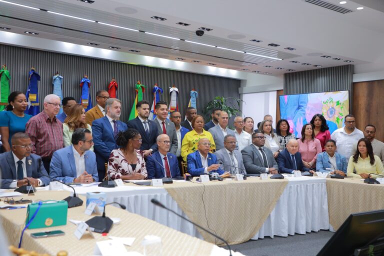 PARLATINO trata en RD el impacto del sargazo y el cambio climático en el Caribe
