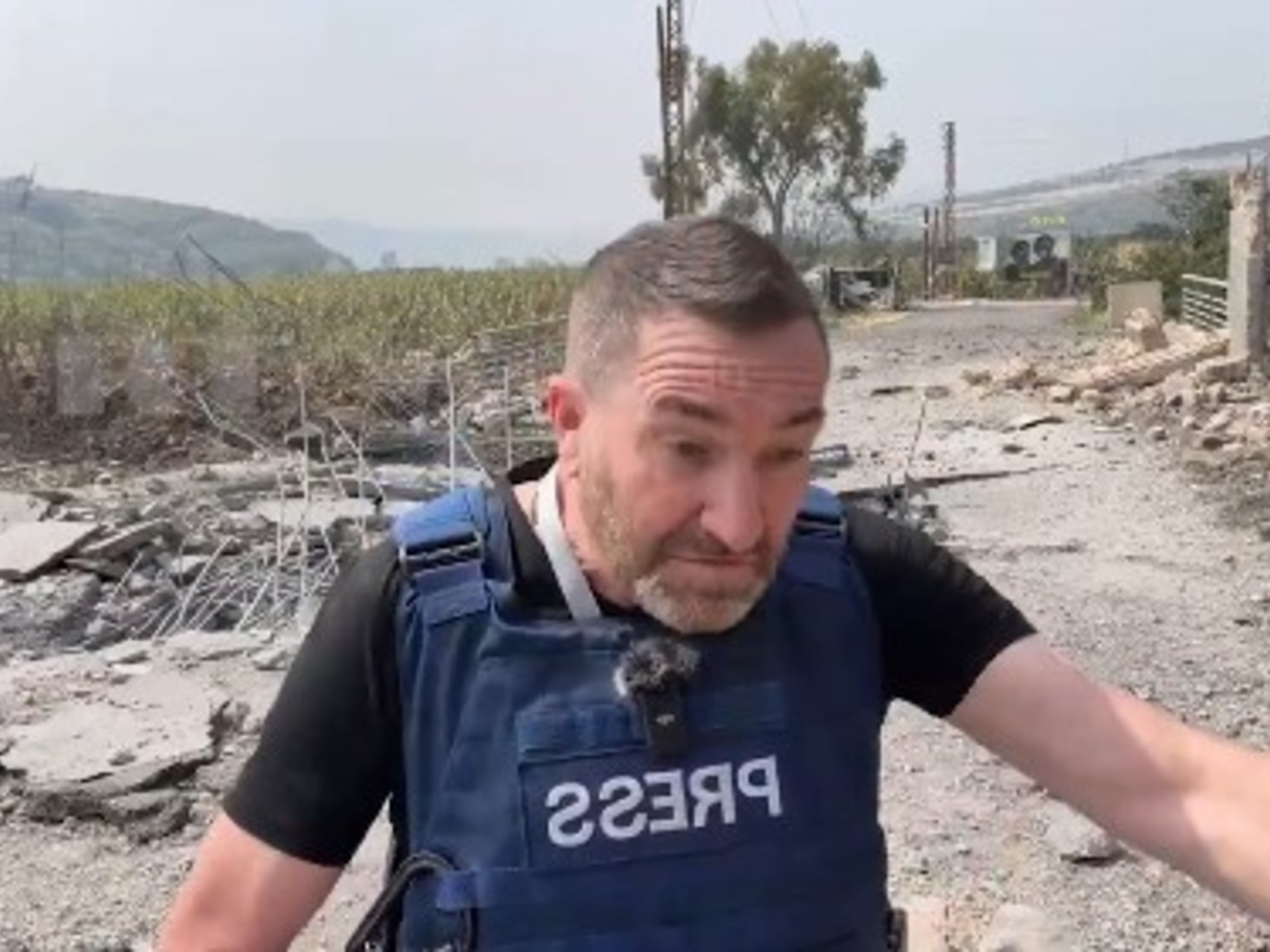 Misil israelí impacta cerca de un periodista y su camarógrafo durante una transmisión en el Líbano