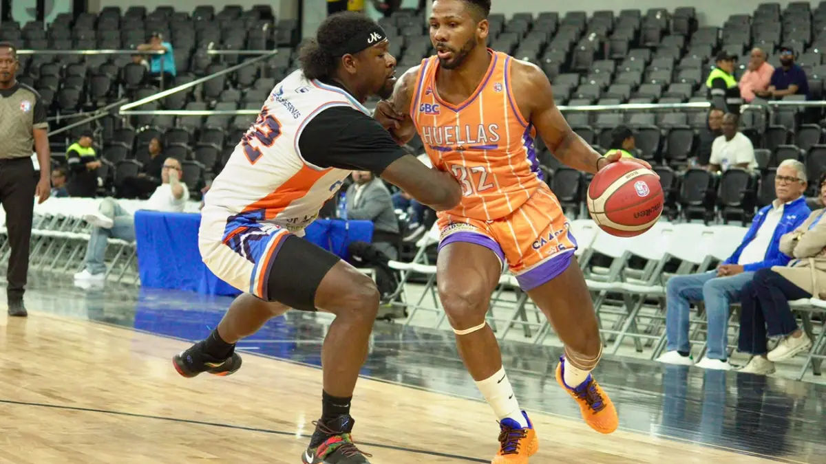 El club Los Prados derrotó al conjunto del Rafael Barias en el primer partido del jornada del domingo del Torneo de Baloncesto Superior del Distrito Nacional
