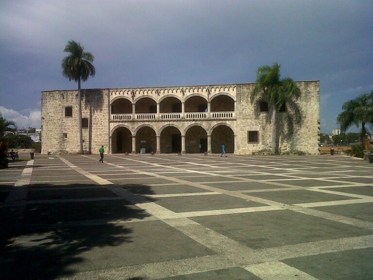 Más que un museo: Abinader destaca el auge del turismo y pide que el Alcázar de Colón sea una escuela de historia para los dominicanos