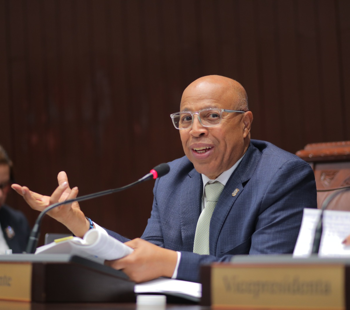 Alfredo Pacheco denuncia aumento de su factura eléctrica