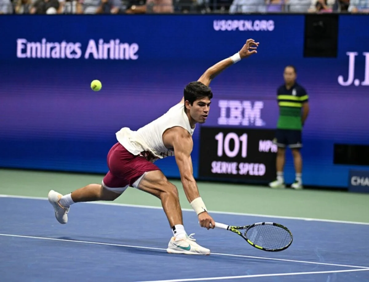 El español Carlos Alcaraz avanzó a la tercera ronda del Abierto de Tenis de Estados Unidos y en su próximo compromiso se enfrentará al chino Yibing Wu