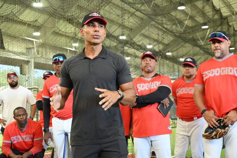  El gerente general Carlos Peña se integró el martes a los entrenamientos de los Leones del Escogido en la academia de los Yanquis de Nueva York