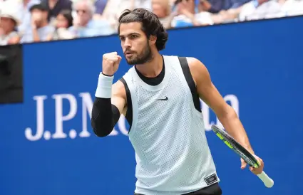 El español Carlos Alcaraz derrotó al estadounidense Tommy Paul y avanzó a los cuartos de final del Abierto de Tenis de Estados Unidos