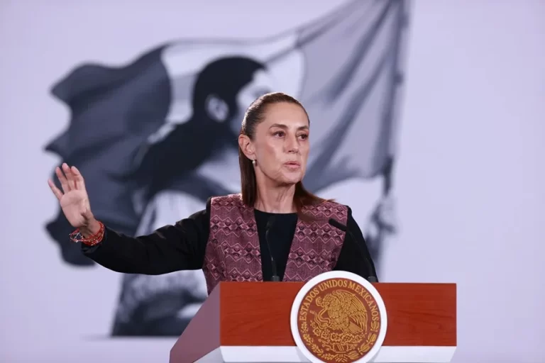 Claudia Sheinbaum defiende al sistema electoral de México ante las alertas de Gustavo Petro