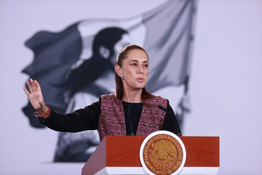 Claudia Sheinbaum defiende al sistema electoral de México ante las alertas de Gustavo Petro