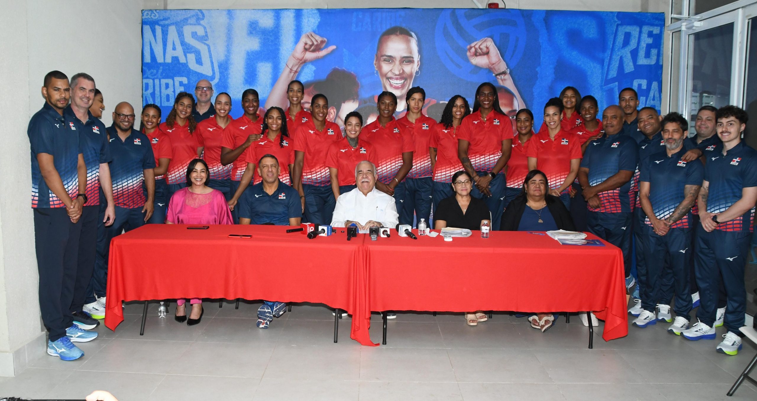 Las Reinas del Caribe y sus entrenadores recibieron 10 millones 350 mil pesos en incentivos por ganar la medalla de oro en los pasados Juegos Centroamericanos y del Caribe