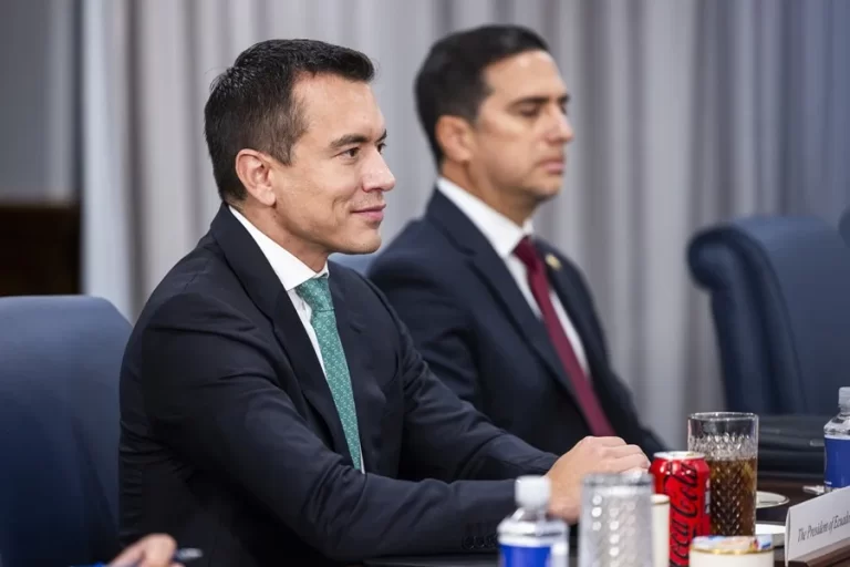 Noboa dice que «hay evidencia» de que barcos bombardeados por EE.UU. han ayudado al narcotráfico