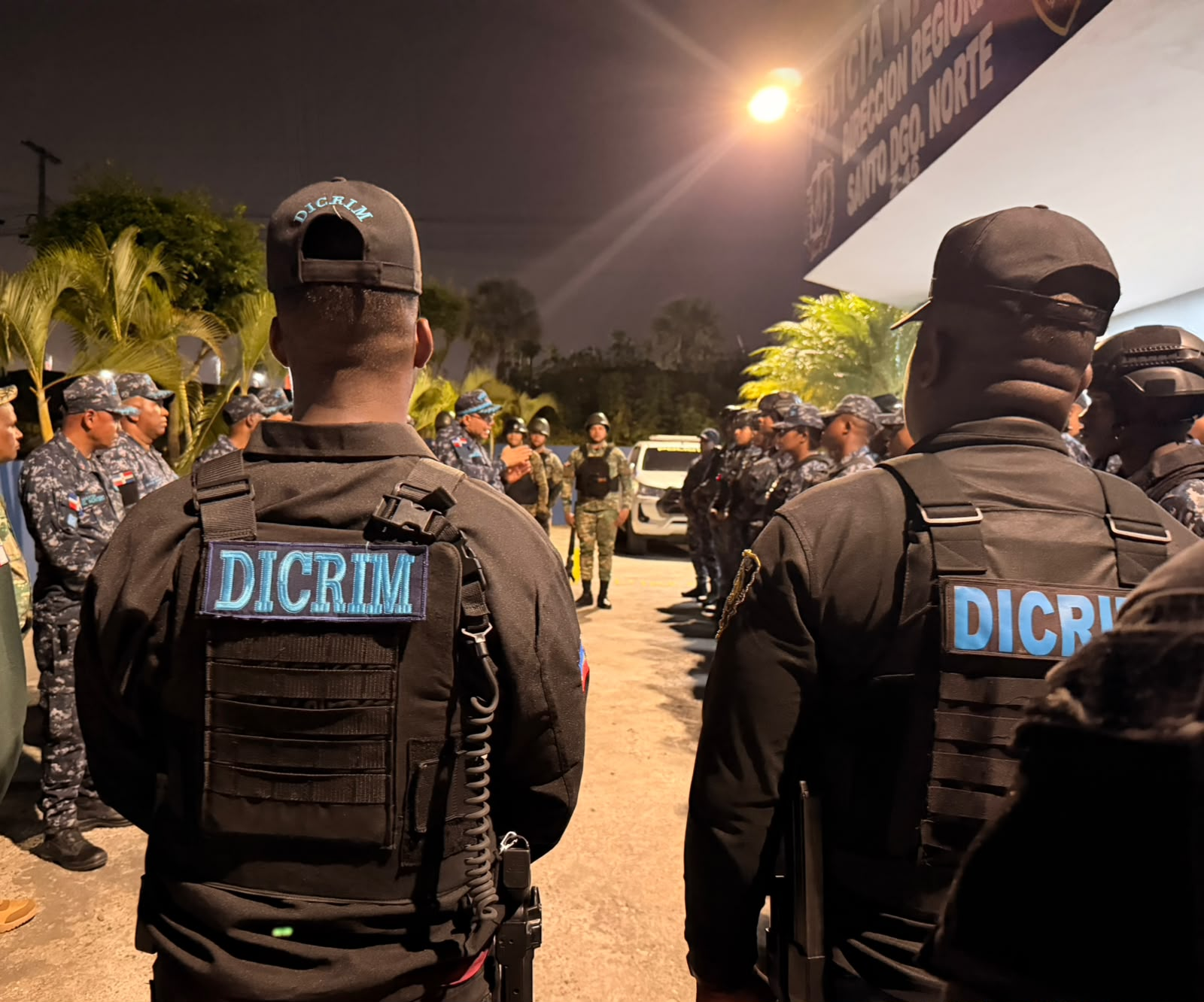 DICRIM investiga denuncia por sustracción de mochila a pareja de ambientalistas checos en el Malecón