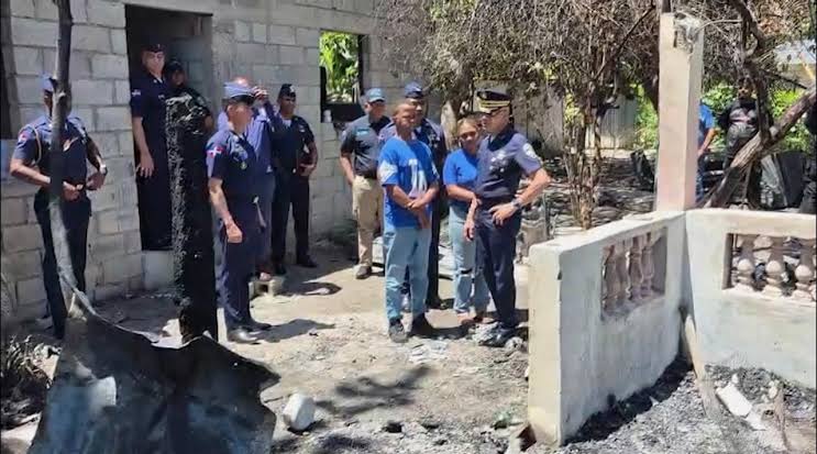 Mayor general Rodríguez García visita a agente policial que perdió su vivienda en un incendio
