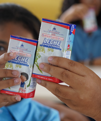 Dan de alta a estudiantes intoxicados con leche del desayuno escolar