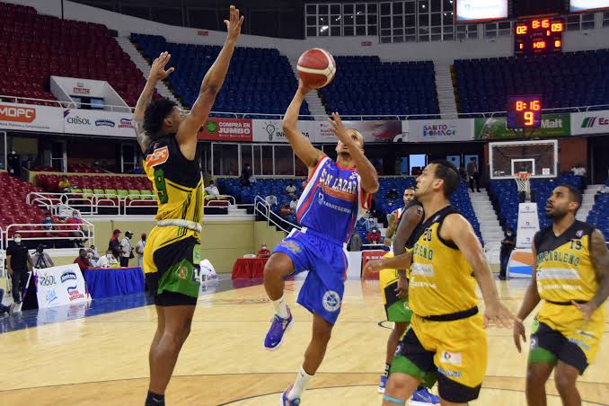 El club San Lázaro se impuso al equipo de San Carlos en un reñido partido correspondiente al Torneo de Baloncesto Superior del Distrito
