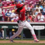 Elly De La Cruz conectó un jonrón y empujó cuatro carreras en la victoria de los Rojos de Cincinnati ante los Cervceros de Milwaukee