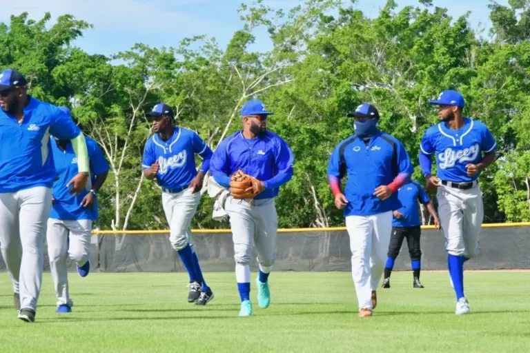 El veterano Emilio Bonifacio y el jardinero Estevan Florial se integraron a los entrenamientos del conjunto de los Tigres del Licey