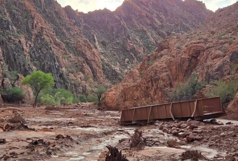 Dos muertos y unos 15 desaparecidos tras inundación repentina en el Gran Cañón en Arizona