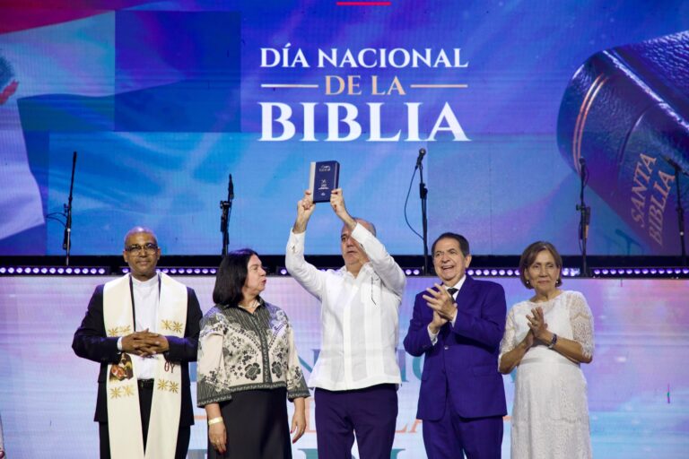 Comunidad Cristiana Nacional reconoce al presidente Abinader por su respaldo a la fe y a la Biblia durante seis años consecutivos