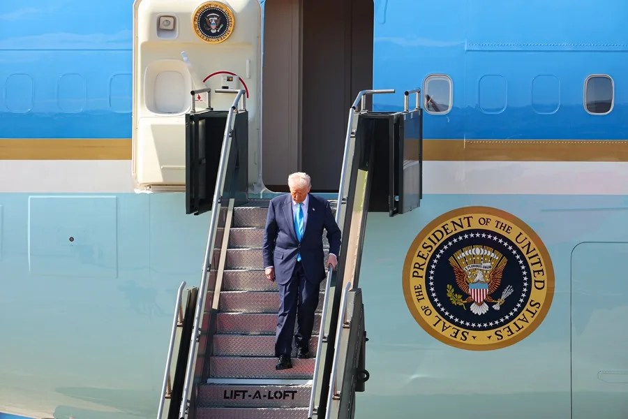 La Casa Blanca excluye a la CNN del Air Force One en un nuevo enfrentamiento con la cadena