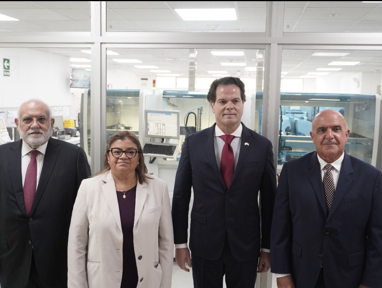 Embajador de EEUU en Perú se interesa por conocer gestión de IBT Group en centros salud, visita hospital Alberto Barton