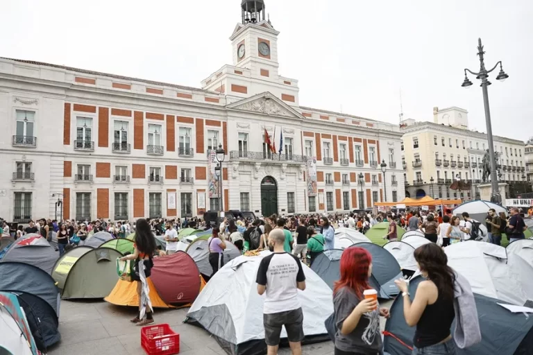 En España presionan al gobierno para que emita decreto evite desahucio y proteja a los inquilinos