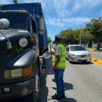INTRANT, DIGESETT y Obras Públicas fiscalizan 28 vehículos pesados por circular sin autorización