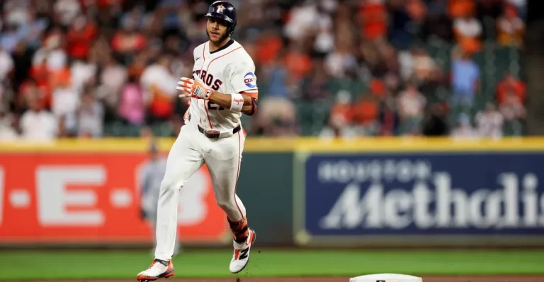 El dominicano Jeremy Pena pegó un jonrón en la primera entrada en el partido que los Astros de Houston le ganaron a los Reales de Kansas City