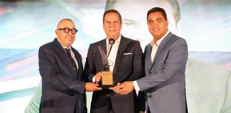 La Asociación de Cronistas Deportivos de Santo Domingo escogió a José Antonio Mena como “Cronista del Año” y la pesista Yudelina Mejía como “Atleta del Año”