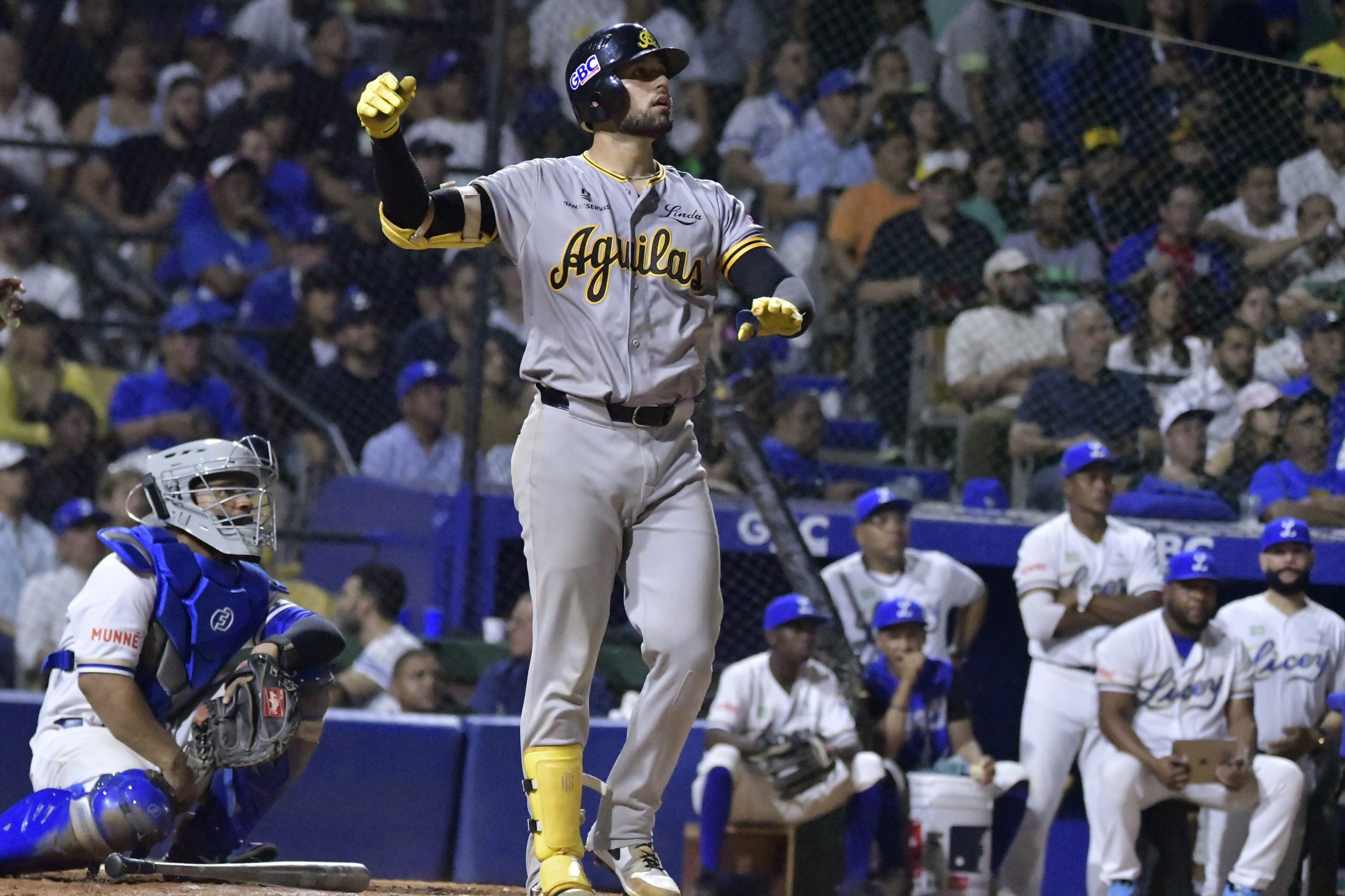 Juan Carlos Escarra y Raynel Delgado serán refuerzos de las Águilas Cibaeñas para el próximo Torneo de Béisbol Invernal de la República Dominicana