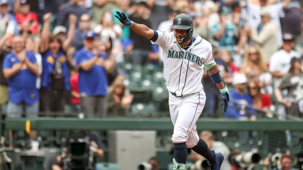 El dominicano Julio Rodriguez conectó un jonrón de tres carreras en la victoria de los Marineros de Seattle ante los Rancheros de Texas