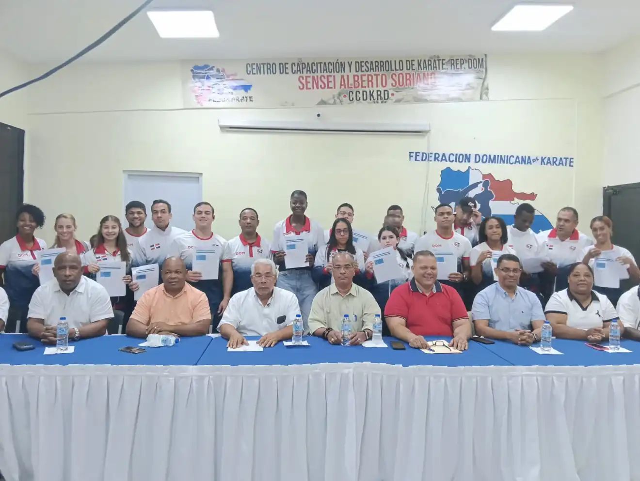 La Federación Dominicana de Karate repartió cuatro millones 50 mil pesos entre los karatecas criollos que ganaron medallas en los pasados Juegos Centroamericanos y del Caribe